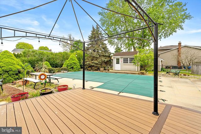 5 RAY DWIER DR, Hamilton, NJ 08690