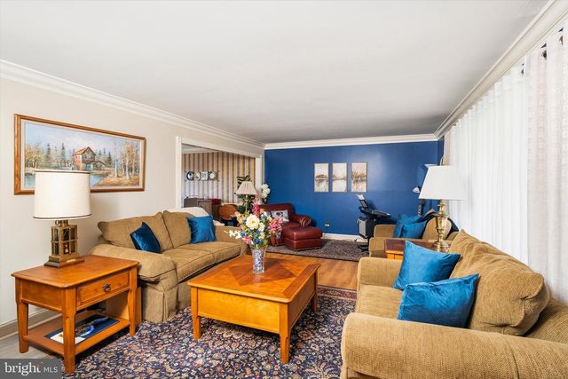 5 RAY DWIER DR, Hamilton, NJ 08690