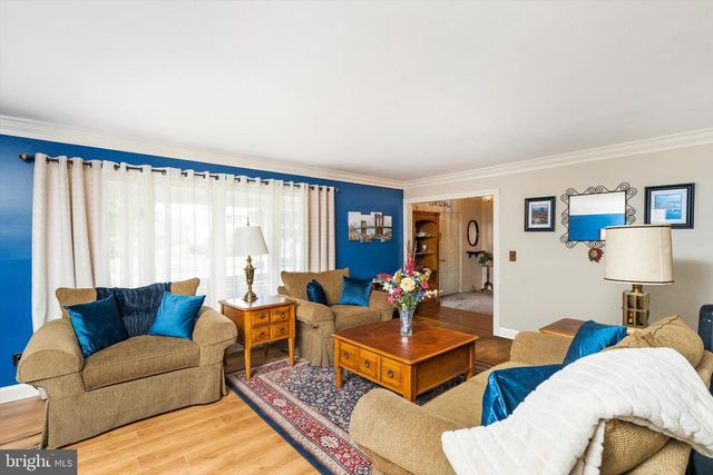5 RAY DWIER DR, Hamilton, NJ 08690