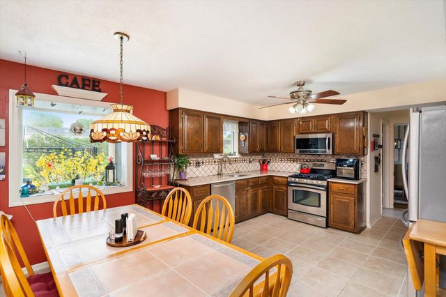 5 RAY DWIER DR, Hamilton, NJ 08690