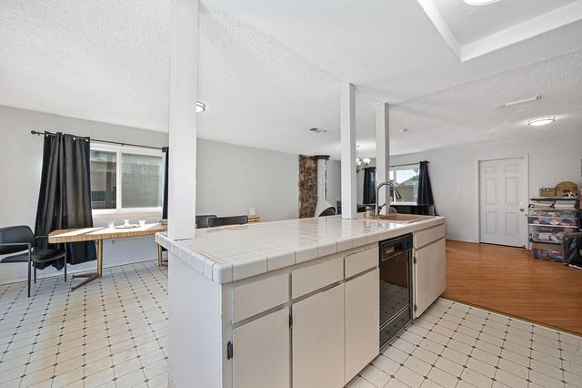 6201 Coyle Ave, Carmichael, CA 95608