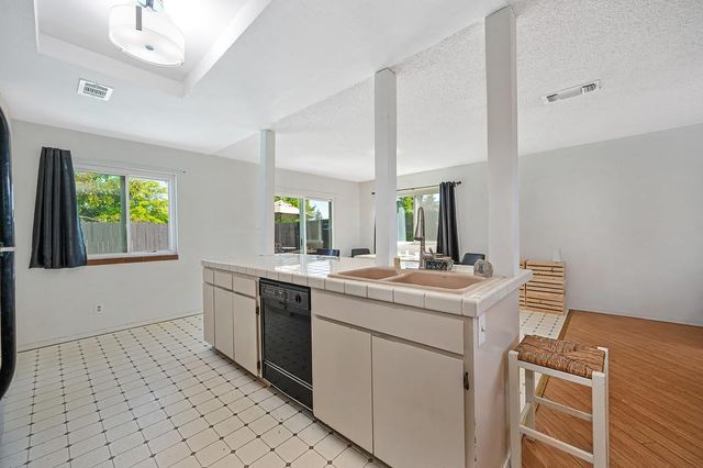 6201 Coyle Ave, Carmichael, CA 95608