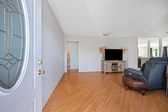 6201 Coyle Ave, Carmichael, CA 95608