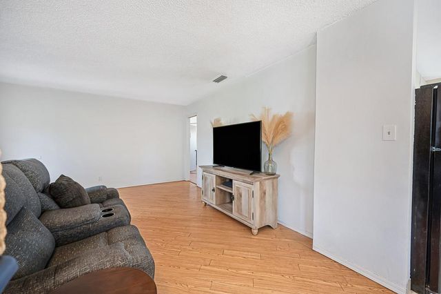 6201 Coyle Ave, Carmichael, CA 95608