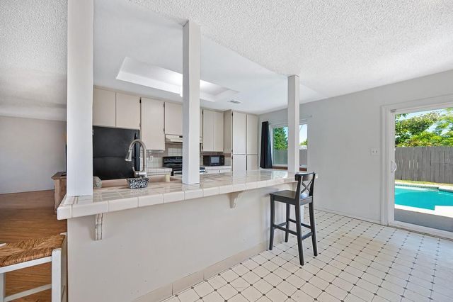 6201 Coyle Ave, Carmichael, CA 95608