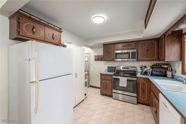 7406 Meadow Lane, Parma, OH 44134