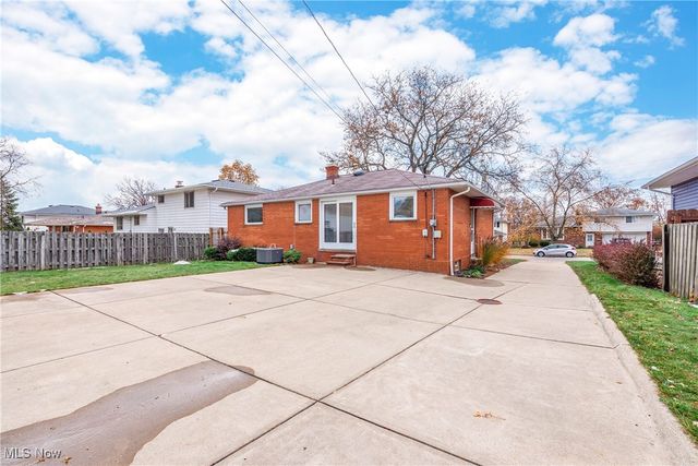 7406 Meadow Lane, Parma, OH 44134