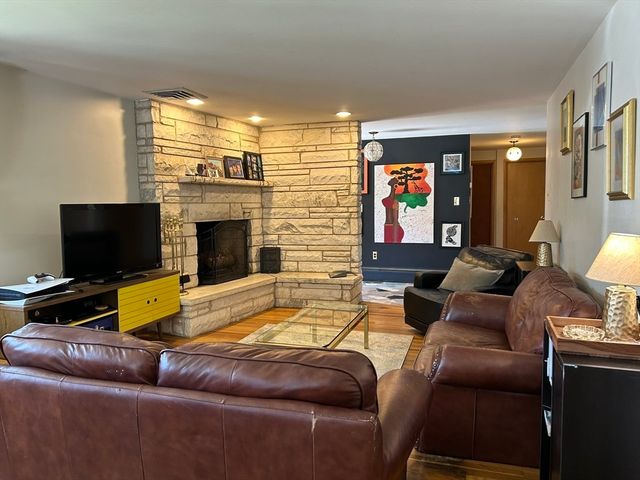 5 Old Shade St, Lexington, MA 02421