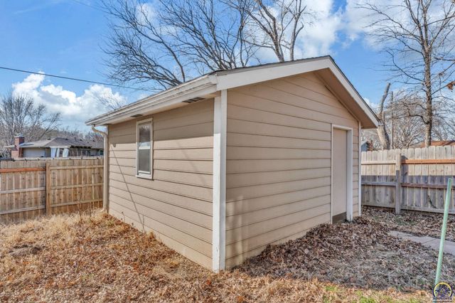 3131 SW Belle AVE, Topeka, KS 66614