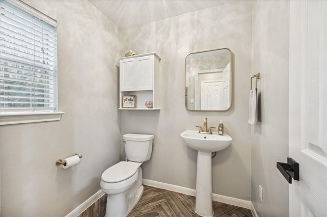 2040 Lodge Crest Court, League City, TX 77573