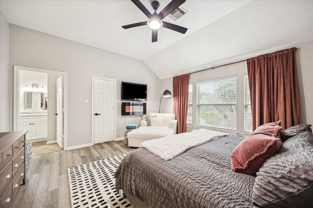 2040 Lodge Crest Court, League City, TX 77573