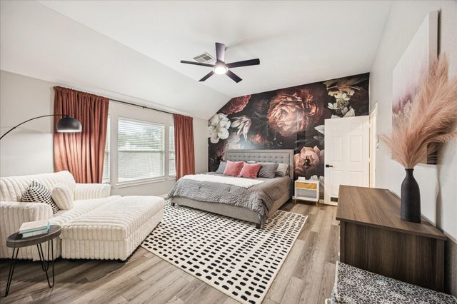 2040 Lodge Crest Court, League City, TX 77573