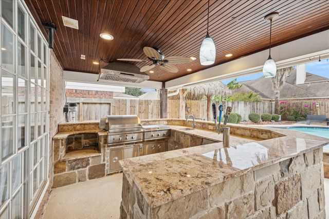 2040 Lodge Crest Court, League City, TX 77573