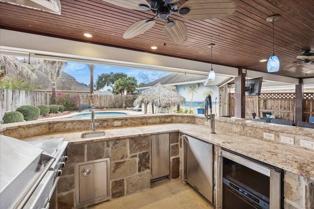 2040 Lodge Crest Court, League City, TX 77573