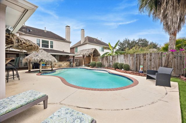 2040 Lodge Crest Court, League City, TX 77573