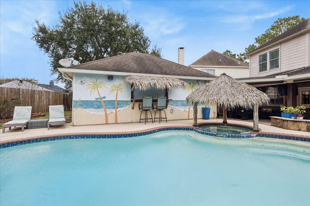 2040 Lodge Crest Court, League City, TX 77573