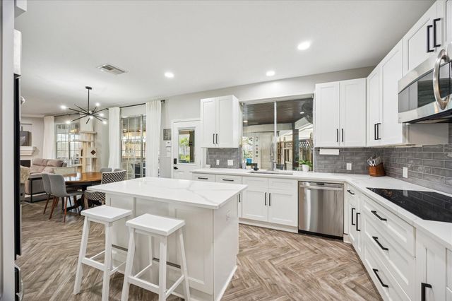 2040 Lodge Crest Court, League City, TX 77573