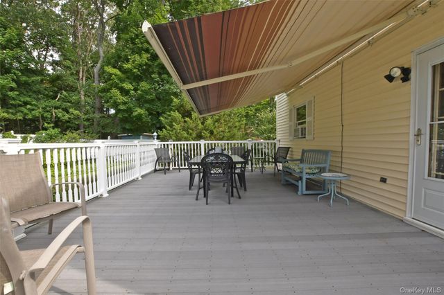 4 Huck Finn Lane, Shoreham, NY 11786
