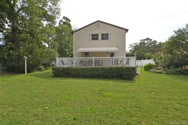 4 Huck Finn Lane, Shoreham, NY 11786