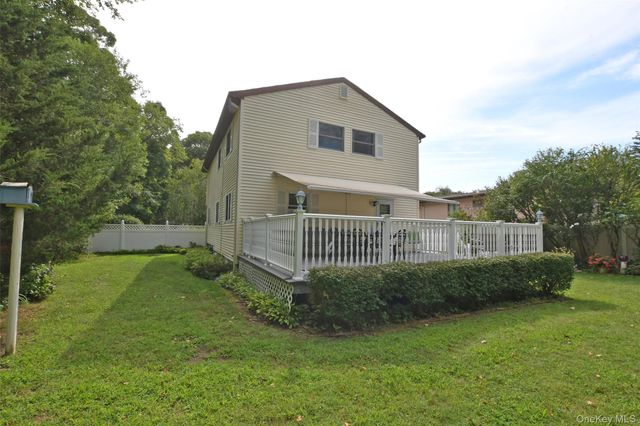 4 Huck Finn Lane, Shoreham, NY 11786