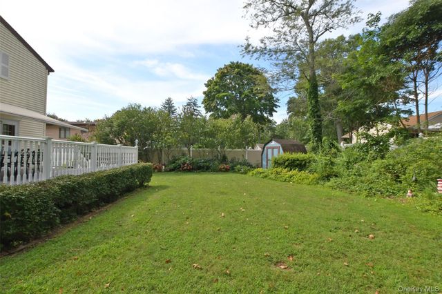 4 Huck Finn Lane, Shoreham, NY 11786