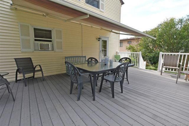 4 Huck Finn Lane, Shoreham, NY 11786