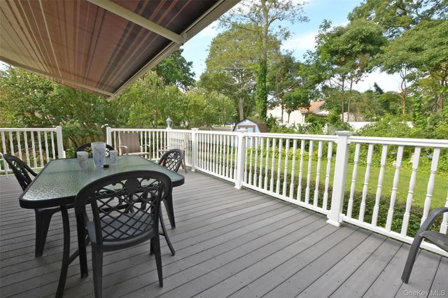 4 Huck Finn Lane, Shoreham, NY 11786