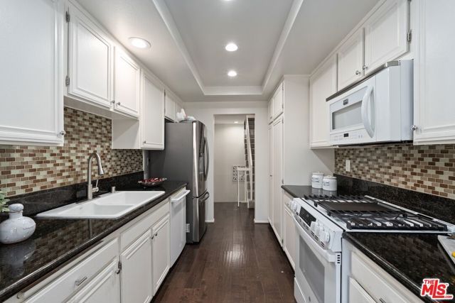 17253 Palisades Circle, Los Angeles, CA 90272
