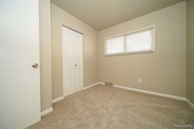 28945 Oakwood Street, Inkster, MI 48141