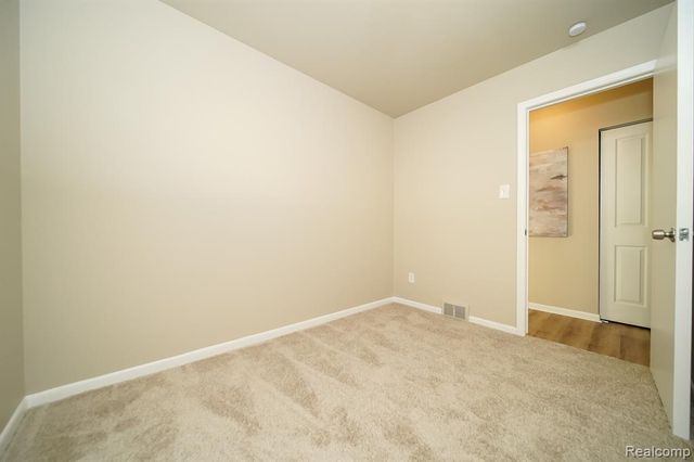 28945 Oakwood Street, Inkster, MI 48141