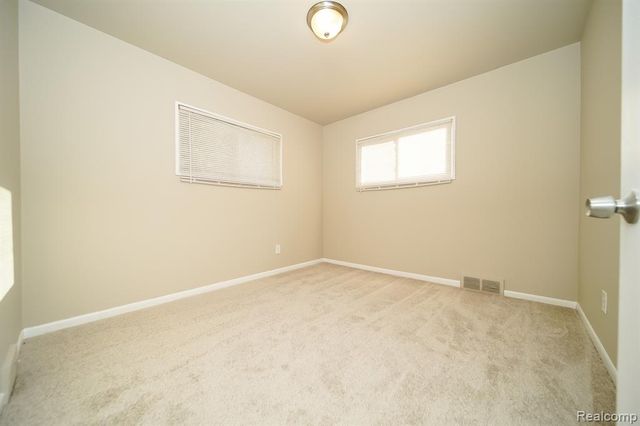 28945 Oakwood Street, Inkster, MI 48141