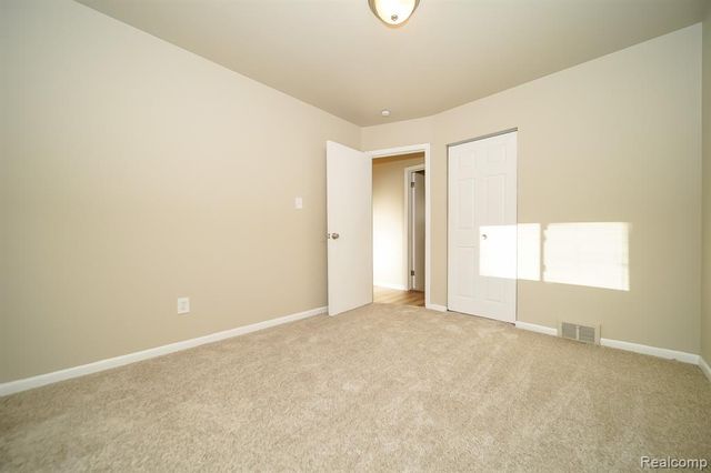 28945 Oakwood Street, Inkster, MI 48141