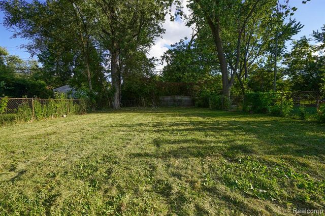 28945 Oakwood Street, Inkster, MI 48141