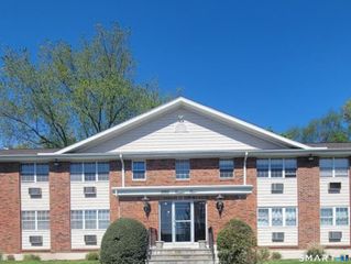 1000 Knapps Highway 14, Fairfield, CT 06825