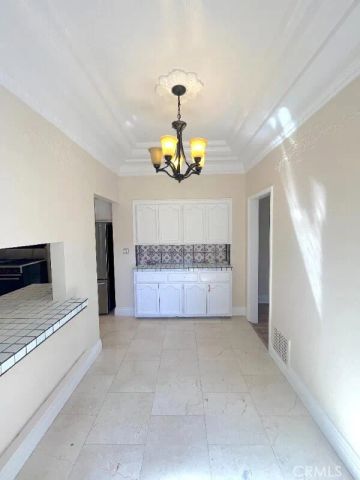 223 S Gale Drive, Beverly Hills, CA 90211