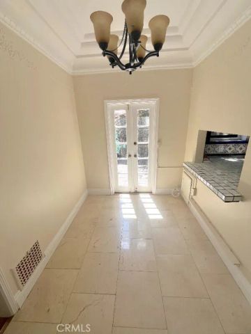 223 S Gale Drive, Beverly Hills, CA 90211