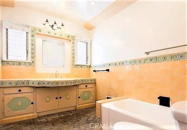 223 S Gale Drive, Beverly Hills, CA 90211