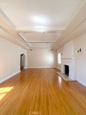 223 S Gale Drive, Beverly Hills, CA 90211