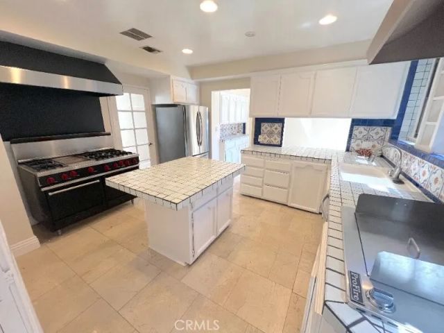 223 S Gale Drive, Beverly Hills, CA 90211