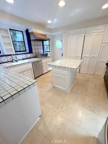 223 S Gale Drive, Beverly Hills, CA 90211