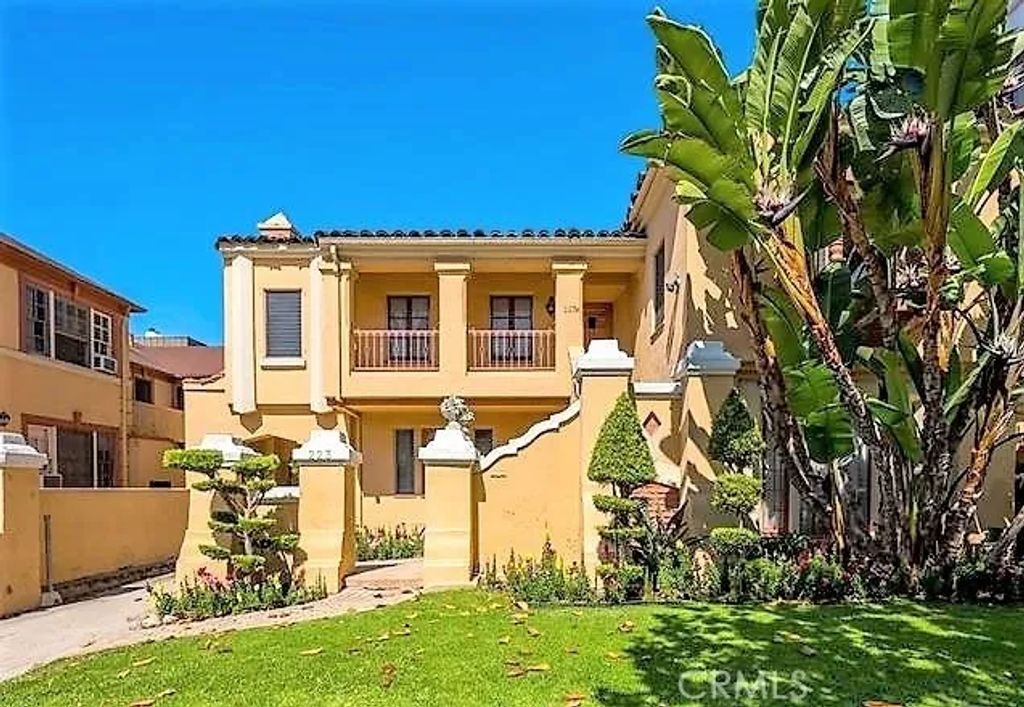 223 S Gale Drive, Beverly Hills, CA 90211
