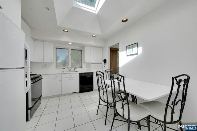36 Hirschfeld Place, New Milford, NJ 07646