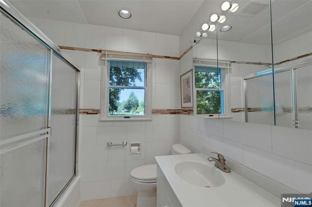 36 Hirschfeld Place, New Milford, NJ 07646