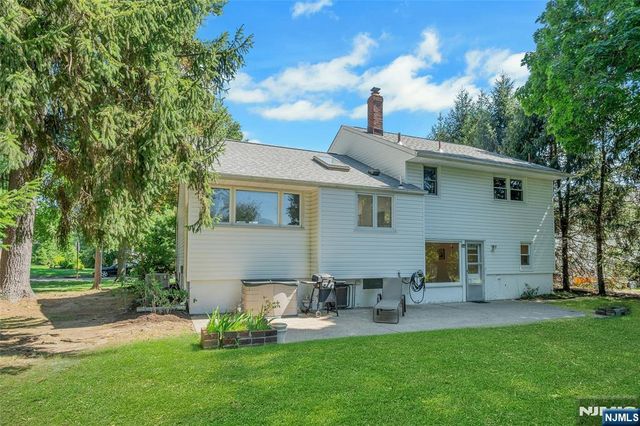 36 Hirschfeld Place, New Milford, NJ 07646