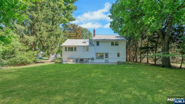 36 Hirschfeld Place, New Milford, NJ 07646