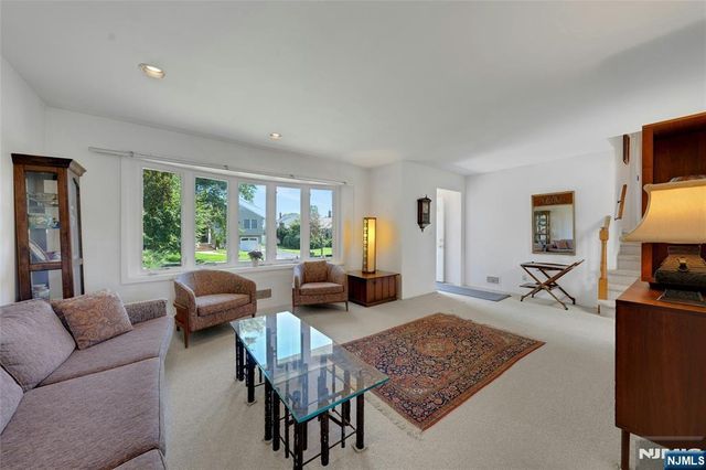 36 Hirschfeld Place, New Milford, NJ 07646