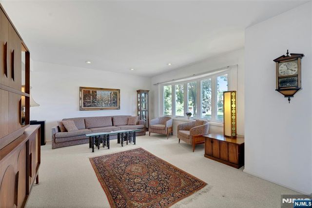 36 Hirschfeld Place, New Milford, NJ 07646