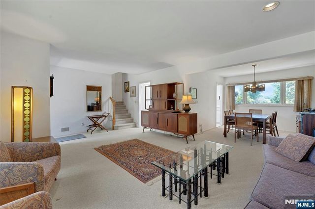 36 Hirschfeld Place, New Milford, NJ 07646
