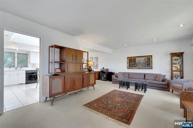36 Hirschfeld Place, New Milford, NJ 07646