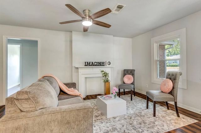 3241 Sandage Avenue, Fort Worth, TX 76109
